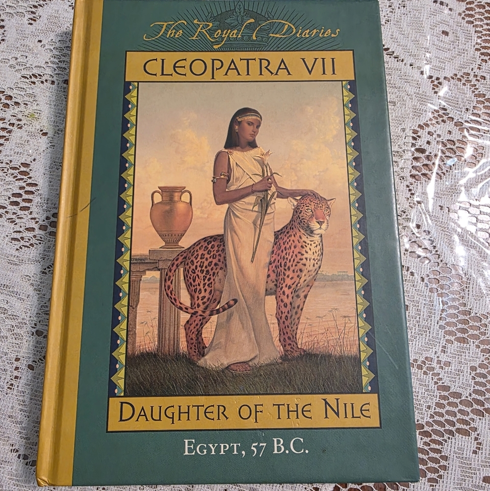 Sholastic The Royal Diaries Cleopatra VII Book Cover - Green and Yellow